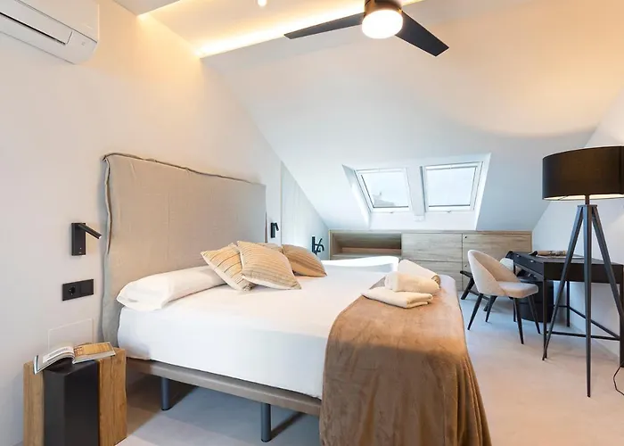 Magnificent Renovated 2Bd 2Bth Duplex With Terrace - City Centre