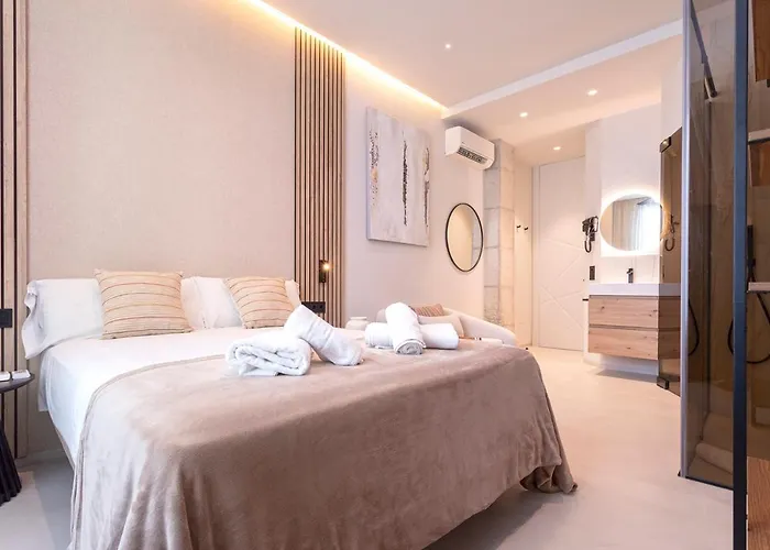 Magnificent Renovated 2Bd 2Bth Duplex With Terrace - City Centre